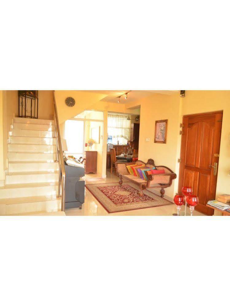 Frangipani Apartment Dehiwala-Mount Lavinia Ngoại thất bức ảnh